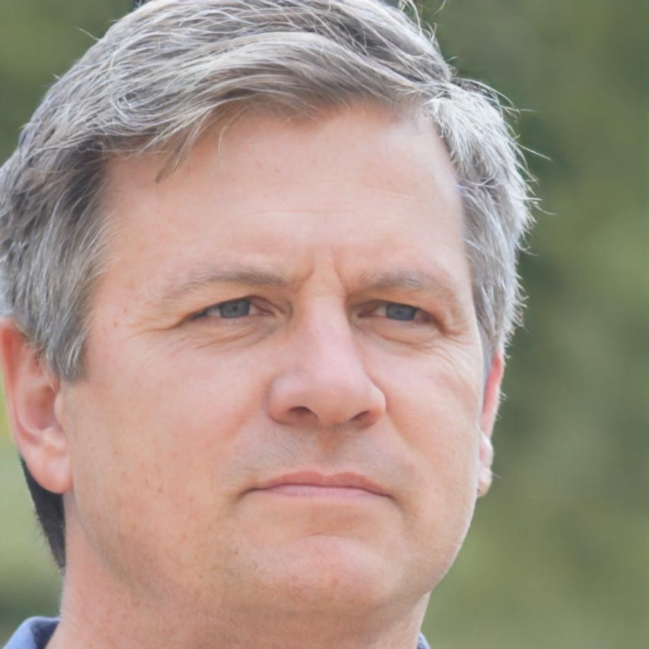 Zufriedener Kunde nach erfolgreicher Schuldenberatung